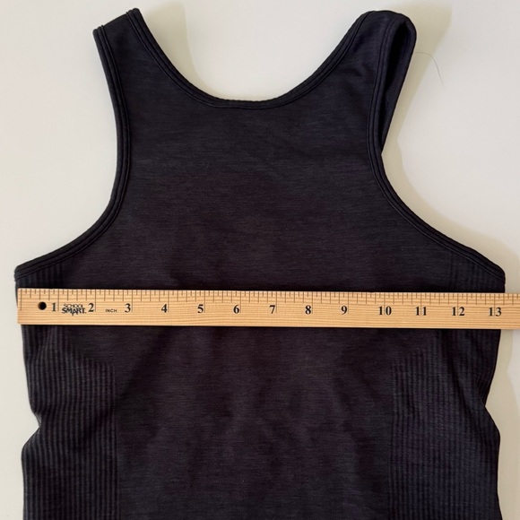 Lululemon Seamlessly Covered Ribbed Yoga Tank with built in bra Women’s size 6 - Picture 10 of 11